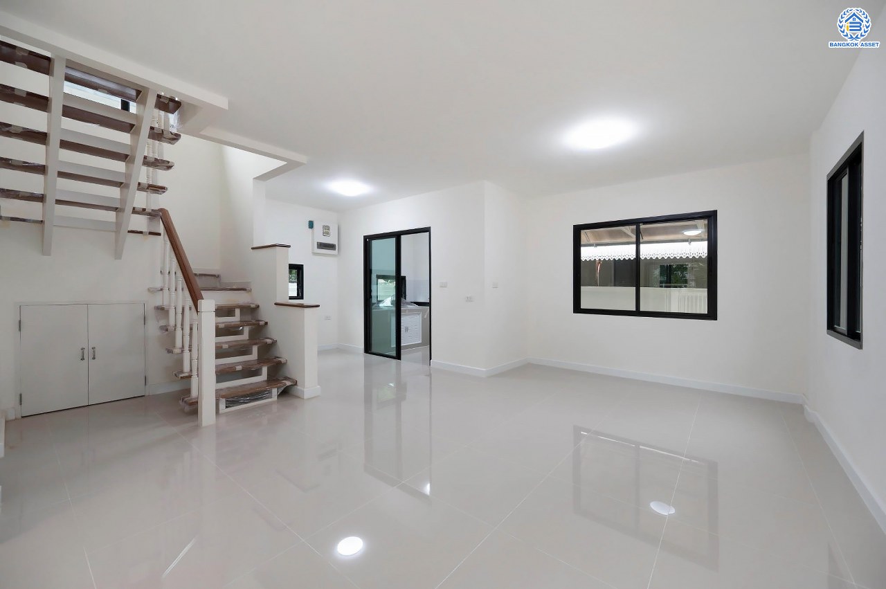 บ้านมือสองตกแต่งใหม่ แบรนด์ L&H โครงการ ชัยพฤกษ์ วัดลาดปลาดุก บนเนื้อที่ 59.5 ตร.ว. พื้นที่ใช้สอยมากถึง 108.5 ตร.ม. ฟังก์ชัน 3 ห้องนอน 2 ห้องน้ำ จอดรถได้ 1 คัน พร้อมพื้นที่ข้างบ้านกว้างตอบโจทย์ทุกการอยู่อาศัย บนทำเลดีที่สุด! ใกล้เซ็นทรัลเวสต์เกต ทางด่วน "กาญจนาภิเษก" และรถไฟฟ้าสายสีม่วง "สถานีคลองบางไผ่" ในราคาสุดคุ้ม